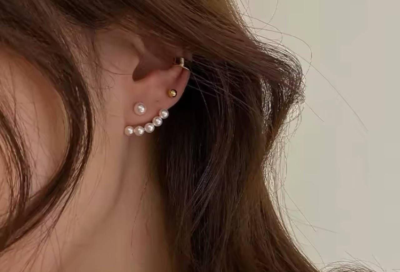 Golden Aura Pearl Earrings